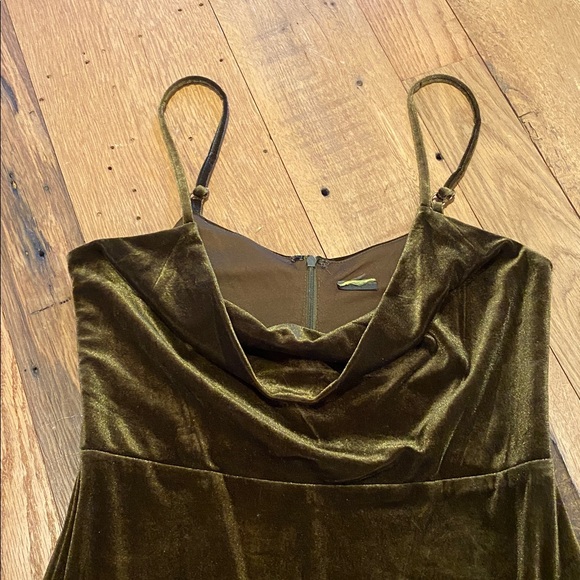 Taylor Velvet Olive Green Spaghetti Strap Side Vents Cowl Drape Front SMALL - Picture 2 of 7